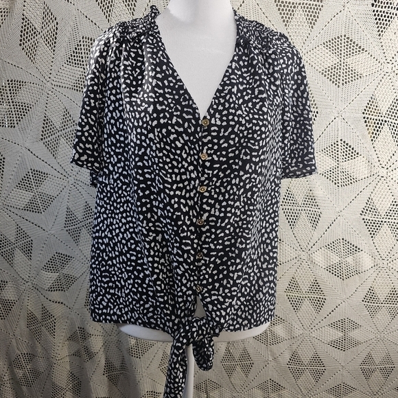 Michael Kors Large button down top with tie front. Black and white short sleeve - Picture 1 of 10